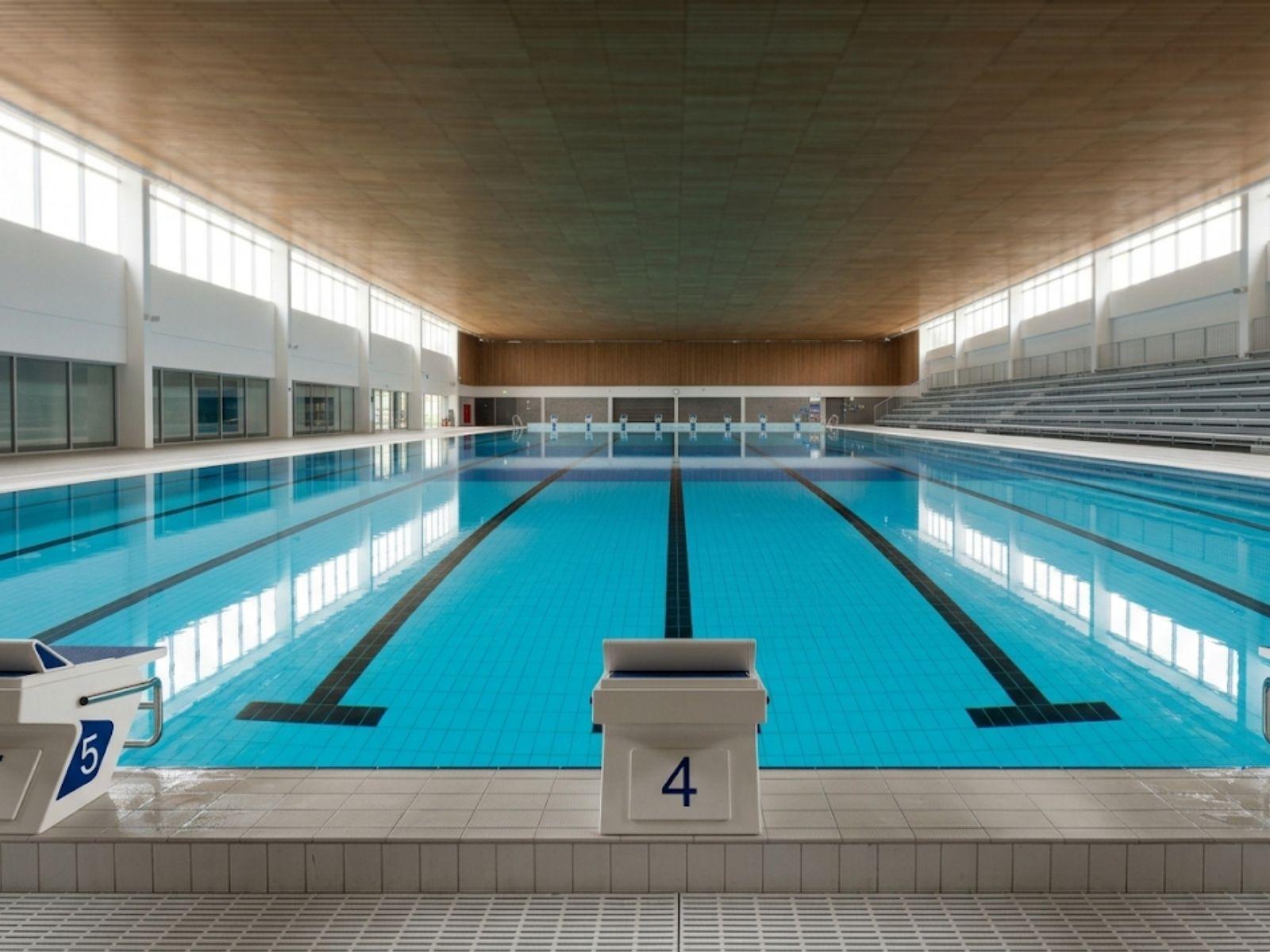 50m competition pool — lane markings + electronic touch-pads